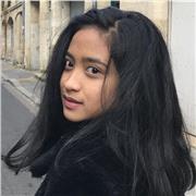 étudiante trilingue qui aime partager ses connaissances en langue
